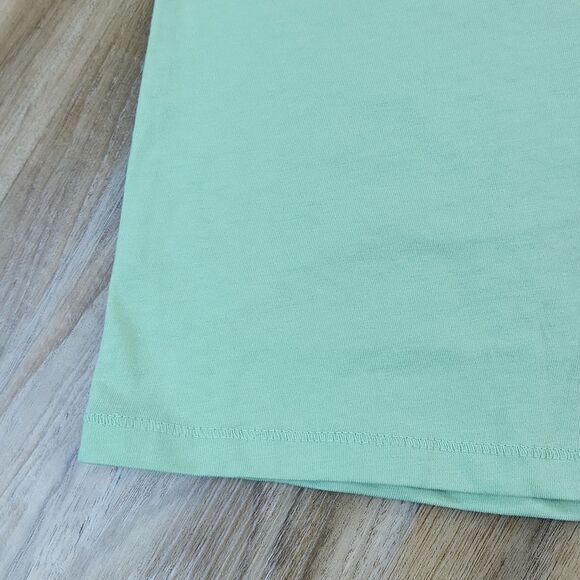 🔹️🔺️NWT Life is Good Green Classic Three Daisies Short Sleeve Top Small - Picture 9 of 11